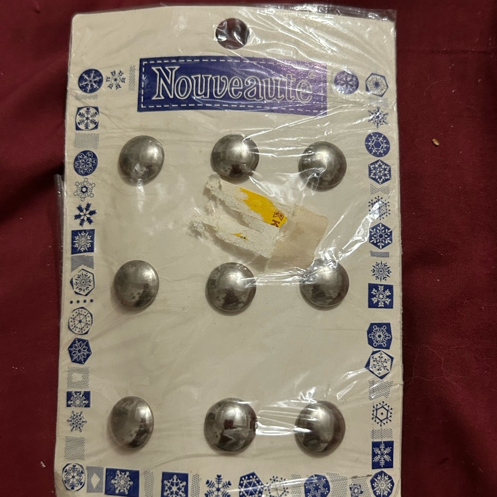 Vintage Nouveaute Silver Tone Sewing Buttons. New in package